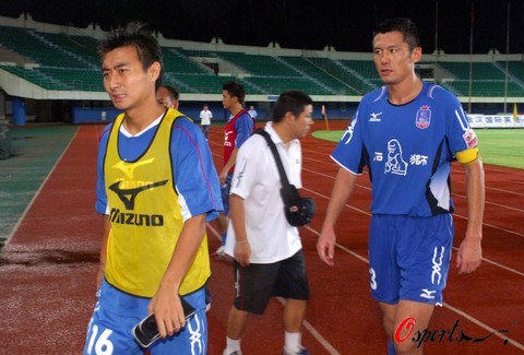 NBA常规赛战报：湖人客场险胜太阳,（NBA常规赛：湖人客场惊险击败太阳）