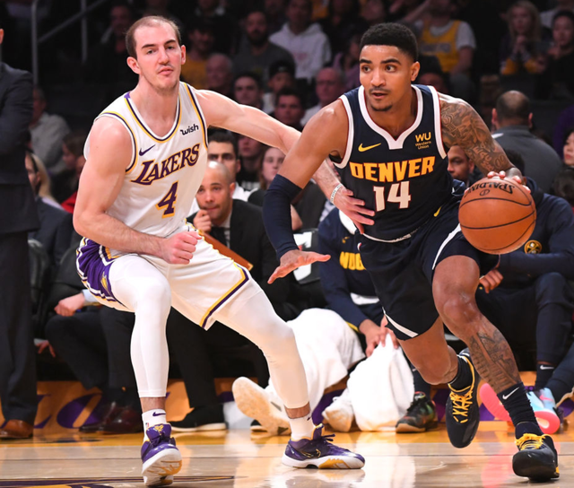 詹姆斯关键时刻稳住节奏（关键时刻，詹姆斯掌控节奏）