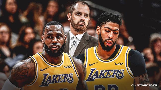 老鹰队迎来关键三分球，杰伦·约翰逊再展神威（老鹰命中致胜三分，杰伦·约翰逊再度发威）