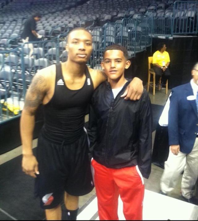 喋喋不休！东契奇对抗杜兰特被吹犯规怒喷吃T 找裁判疯狂摊手抱怨（东契奇对位杜兰特被判犯规怒怼裁判，吃T后仍疯狂摊手抱怨）