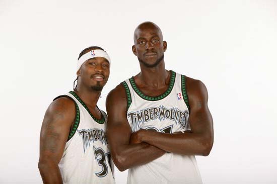 能否说明问题？74611人现场观看英格兰女足vs中国女足热身赛（英格兰女足vs中国女足热身赛吸引74611人到场，这个数字说明了什么？）