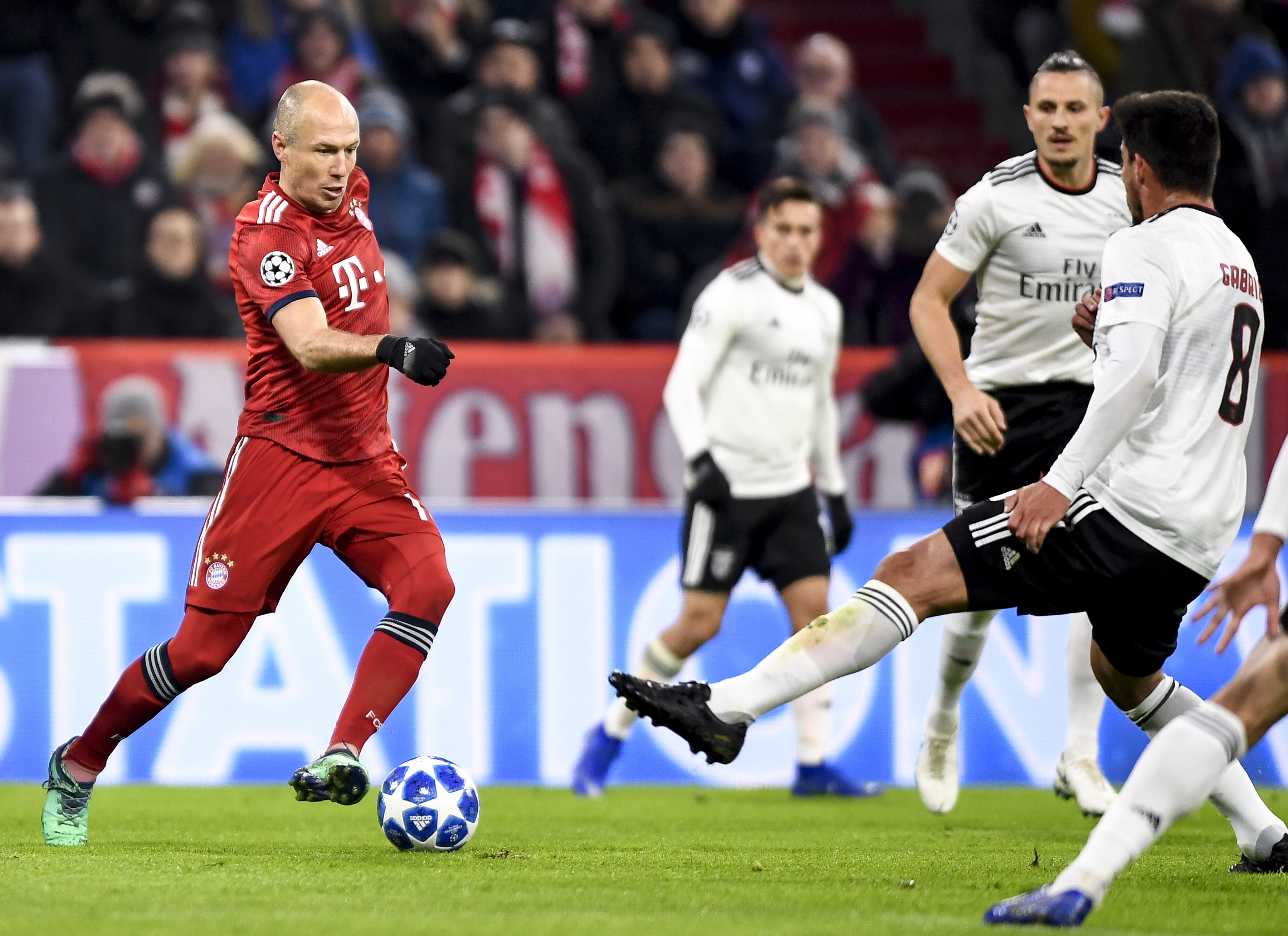 斯帕莱蒂与孔蒂的意甲逆转：那不勒斯击败尤文图斯，迎接新时代（意甲风云再起：斯帕莱蒂与孔蒂的对决，那不勒斯击退尤文迎来新纪元）