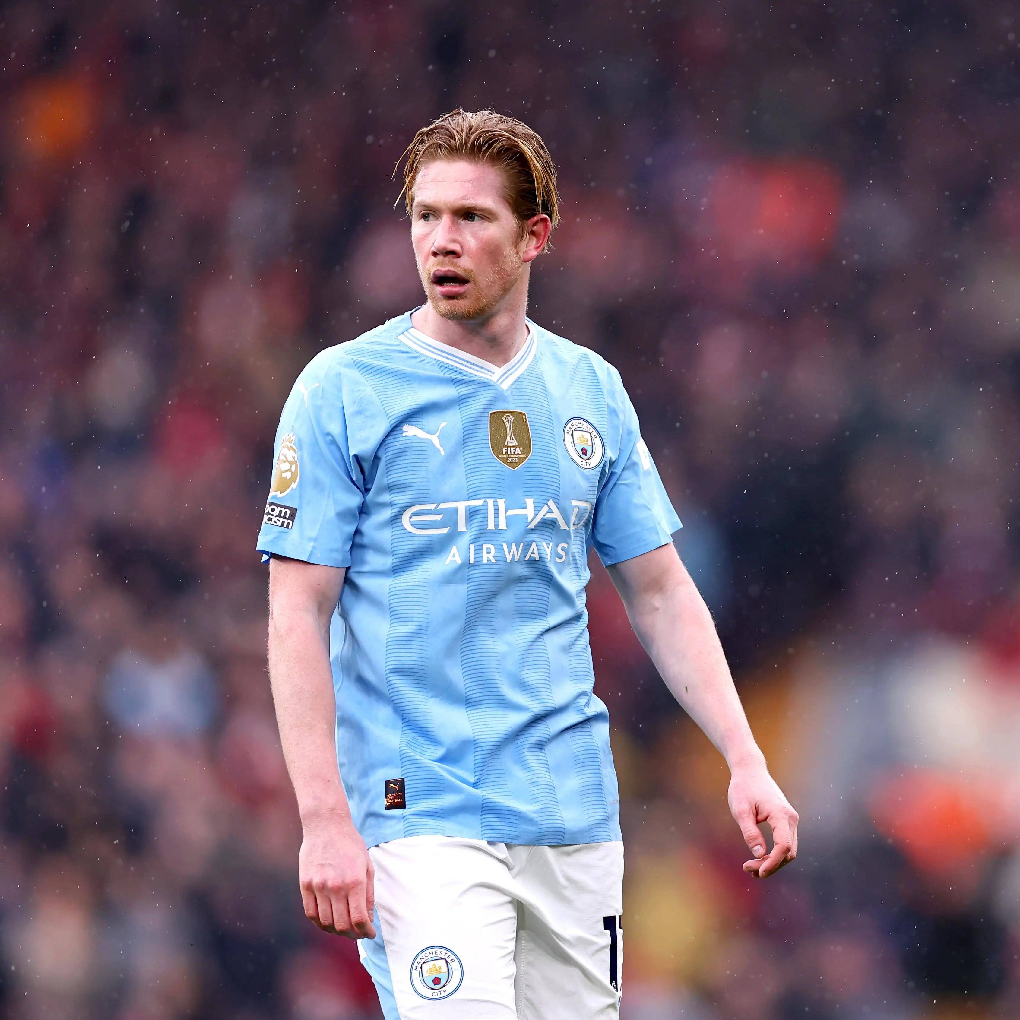 回顾历史，米切尔的三分绝杀让勇士惊慌失措（历史回放：米切尔压哨三分绝杀令勇士措手不及）