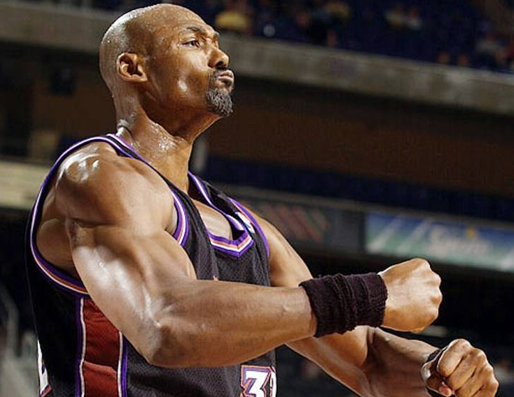 足球西甲豪门签下才华中场，合约长达七年（西甲豪门引进才俊中场，达成七年长约）