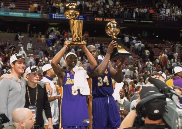 杜震宇祝贺邵佳一：带队走出低谷，球迷要支持我们的本土教练（杜震宇向邵佳一致贺：率队走出困境，呼吁球迷力挺本土主帅）