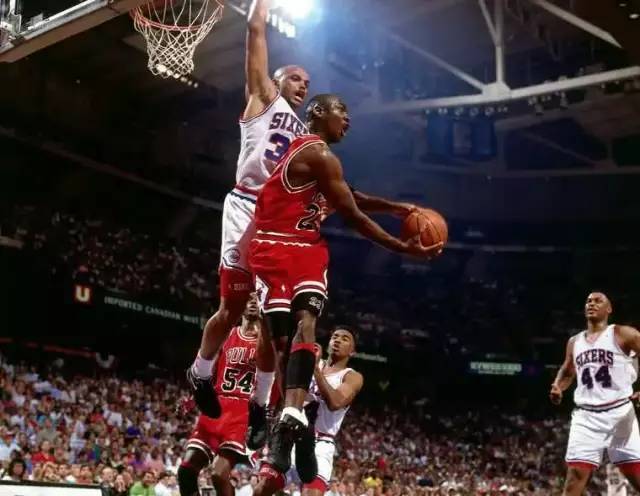 天空体育：阿森纳正与萨卡就一份长期合同进行谈判，进展顺利（天空体育：阿森纳与萨卡推进长期合约谈判，形势乐观）