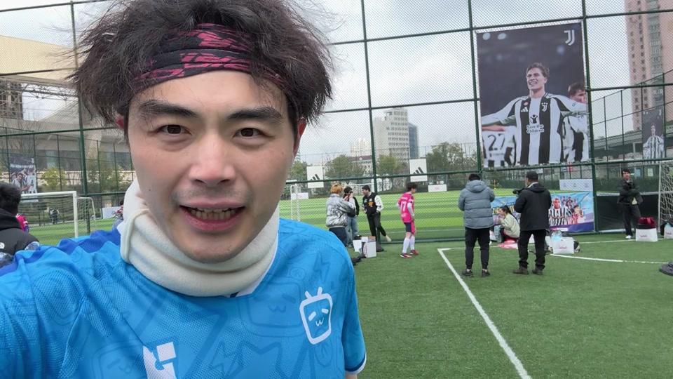 他今天完全控制了节奏（他今日牢牢掌控了节奏）