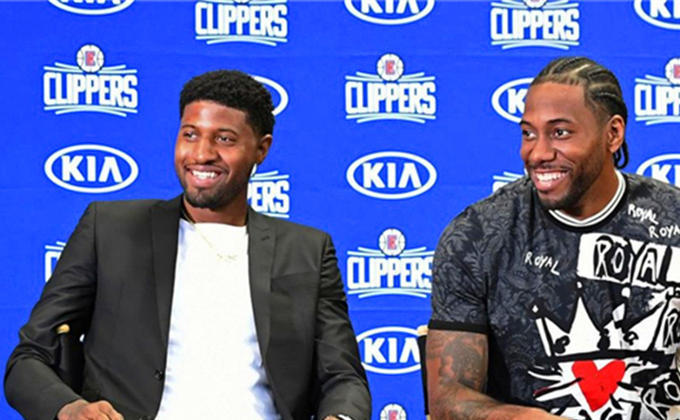 英超-曼城3-0完胜桑德兰登顶次席，福登传射建功（英超：曼城3-0轻取桑德兰升至第二，福登一传一射）