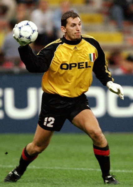 凯尔：我们完全可以踢得更好，但多特现在处在高强度赛程中（凯尔：多特赛程密集影响发挥，我们仍能踢得更好）