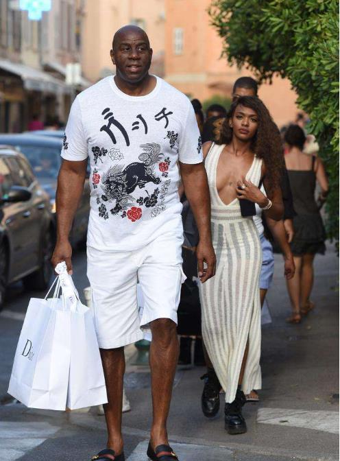 灰熊主帅：莫兰特今日对阵快船的比赛将继续受到上场时间限制（灰熊主帅称莫兰特今日战快船仍有出场时间限制）