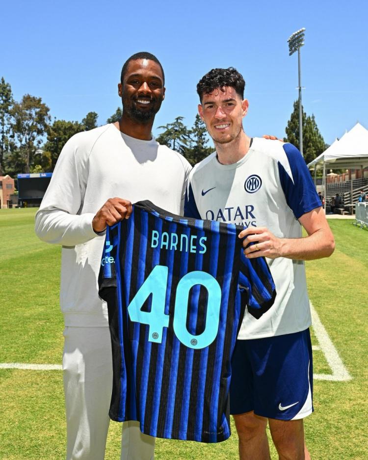 罗马诺：阿森纳对吉拉西的兴趣不实；曼联和巴萨和他有传闻（罗马诺辟谣：阿森纳无意吉拉西，曼联与巴萨传闻仍存）