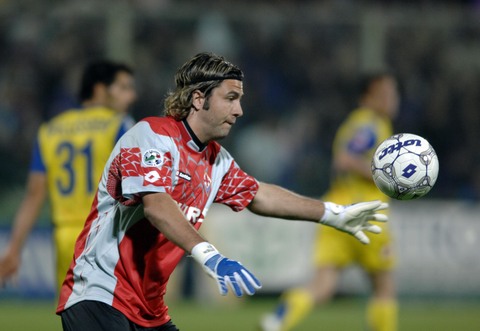 穆里尼奥：平局是我们的责任，但裁判也犯了明显的错误（穆里尼奥：平局我们该负责，但裁判也有明显失误）