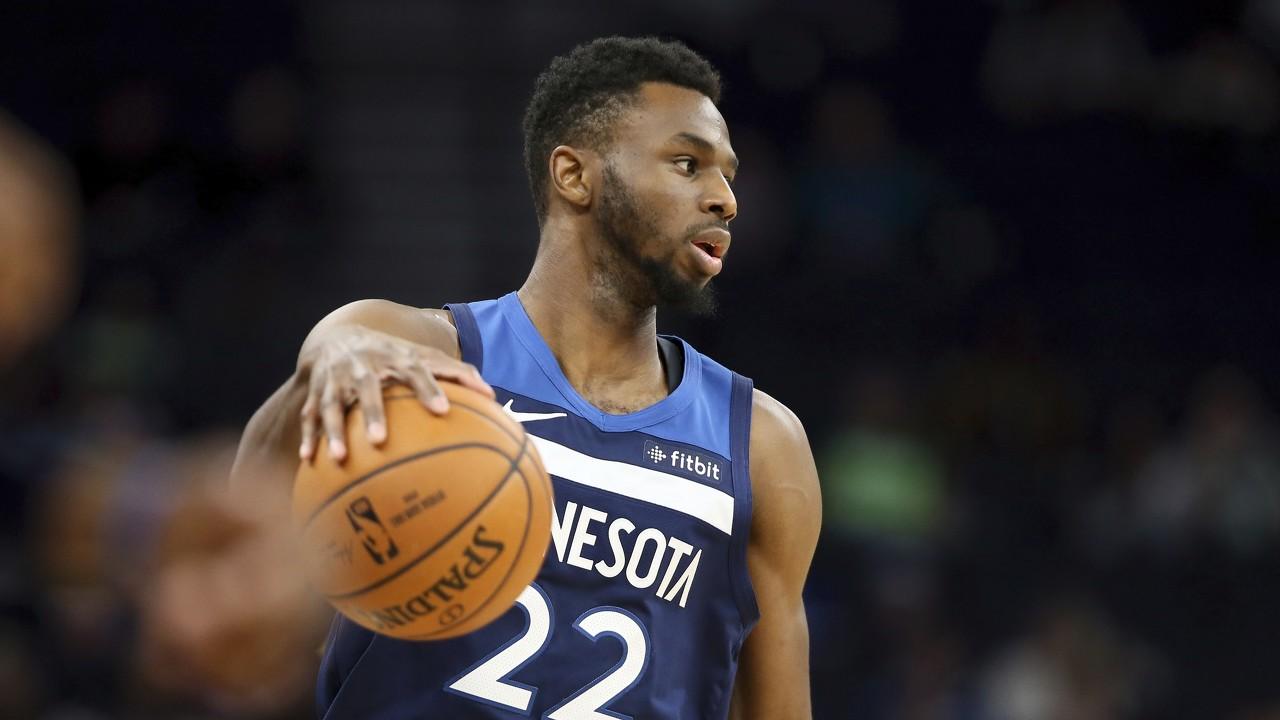 国乒8-2胜法国，产生了3大不可思议，王楚钦救场，王皓脸色铁青（国乒8比2力克法国，上演三大离奇一幕：王楚钦挺身救场，王皓面色铁青）