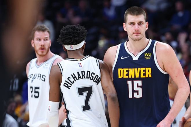 马德兴：邵佳一教练组土洋结合更受青睐，他的海外人脉有帮助（马德兴：邵佳一教练组中外融合更获青睐，海外人脉成助力）