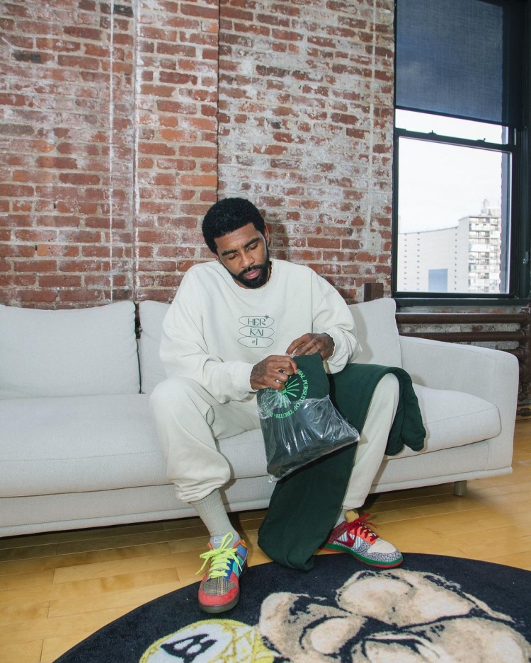 铜梁龙经理：明年目标在中超站稳脚；选主场考量因素比较综合（铜梁龙主帅：明年力争在中超立足，主场选择将综合多重考量）