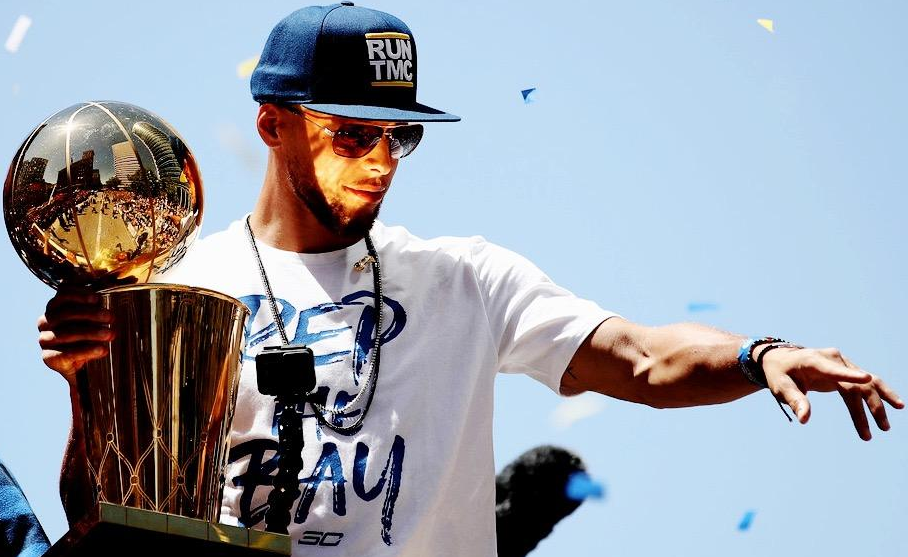 豪宅风波后，全红婵带伤赴新疆滑雪，再次陷入争议，樊振东说对了（豪宅风波未息，全红婵带伤赴新疆滑雪再引争议，樊振东的话应验了）