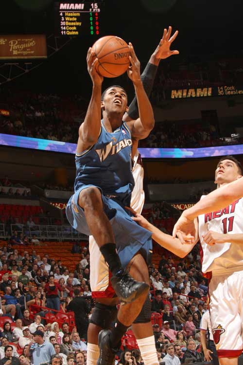 中国球员留洋要分几步走？看看日本足球的“参考答案”（中国球员留洋路线图：日本足球的可借鉴方案）